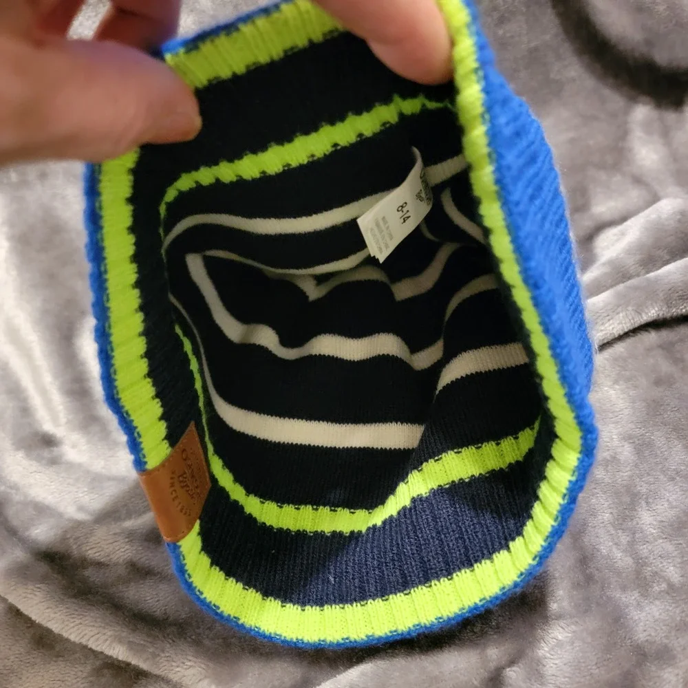 OshKosh Beanie Kids 8-14 Blue Grey Excellent Reversible Dinosaur & Isle Stripe